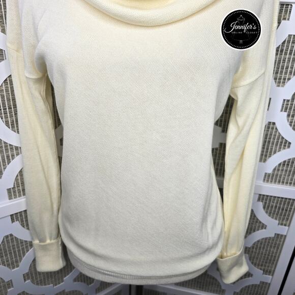 The Limited Cream Cowl Neck Long Sleeve Lightweight Sweater Size Medium - Picture 7 of 14